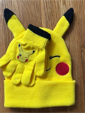 Bioworld Pokémon Pikachu Beanie & Gloves Set Kids One Size Yellow 3D Ears NWT
